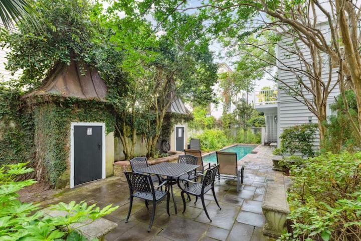 Serene Cottage With Beautiful Garden And Heated Pool 찰스턴 외부 사진