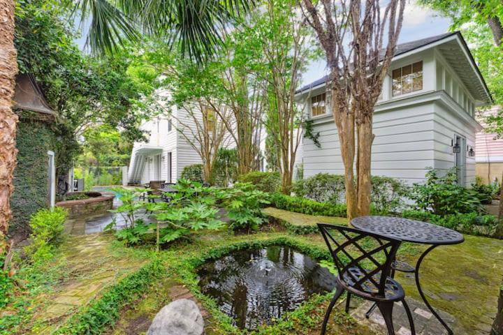 Serene Cottage With Beautiful Garden And Heated Pool 찰스턴 외부 사진