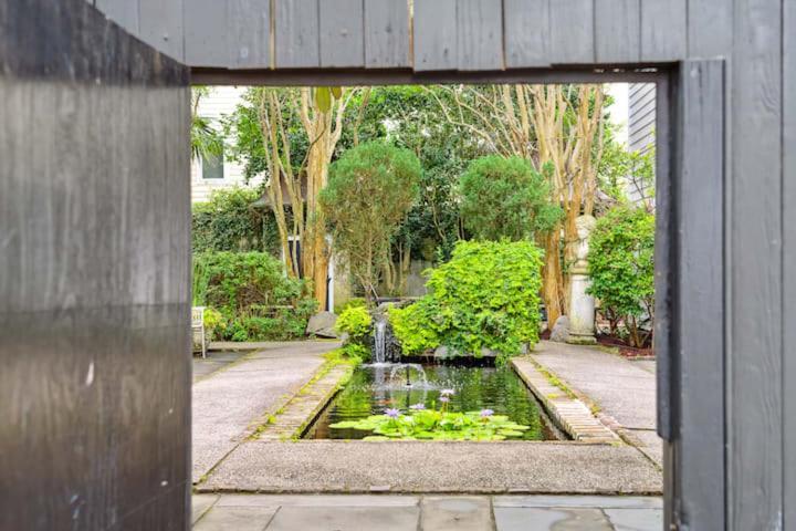 Serene Cottage With Beautiful Garden And Heated Pool 찰스턴 외부 사진
