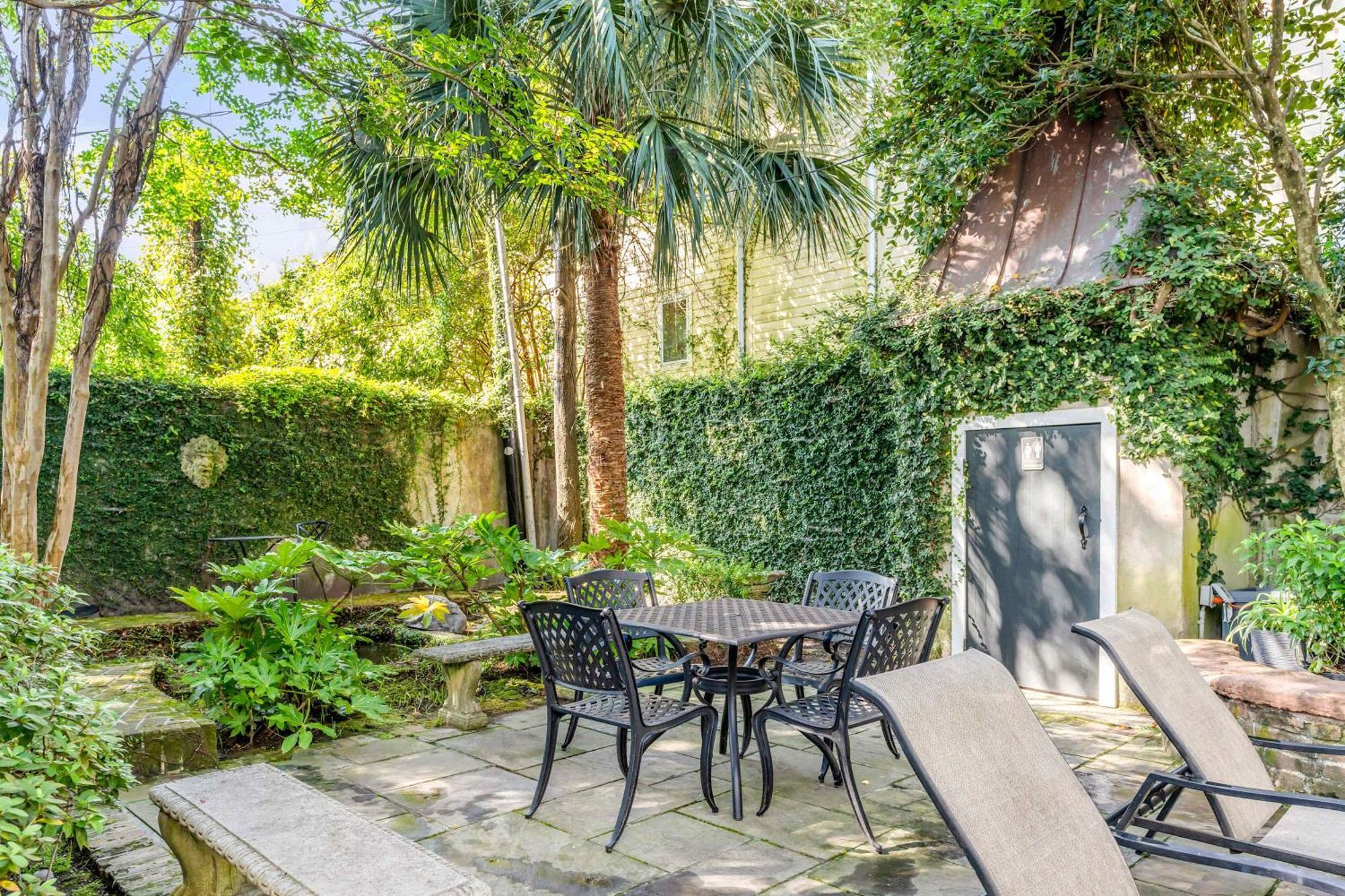 Serene Cottage With Beautiful Garden And Heated Pool 찰스턴 외부 사진