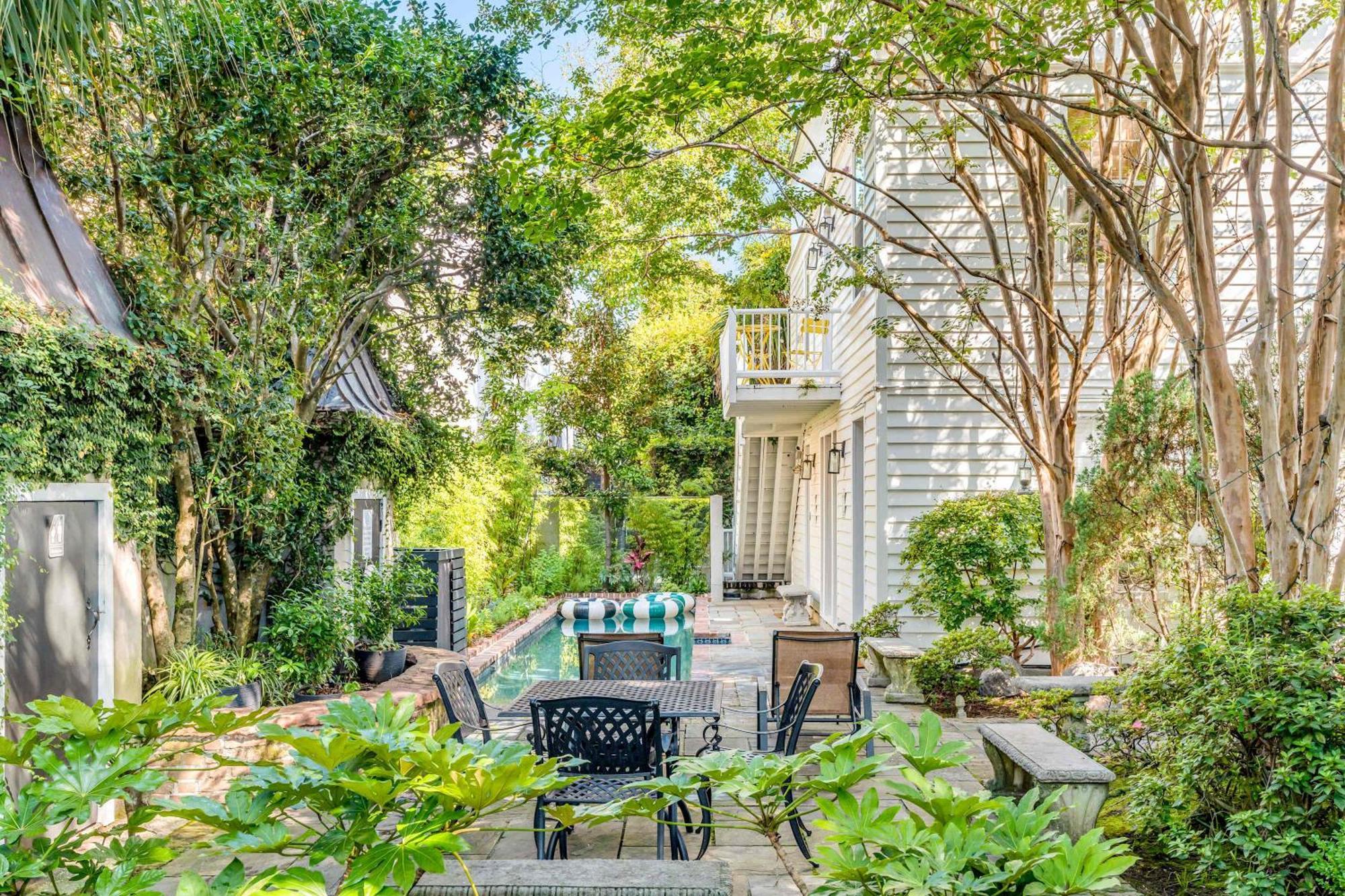 Serene Cottage With Beautiful Garden And Heated Pool 찰스턴 외부 사진