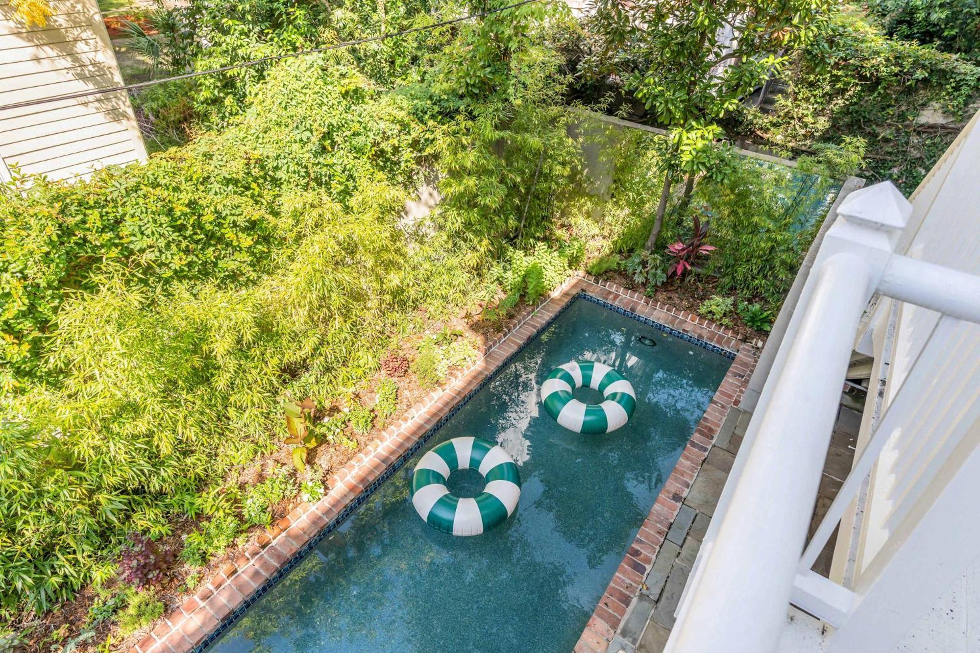 Serene Cottage With Beautiful Garden And Heated Pool 찰스턴 외부 사진